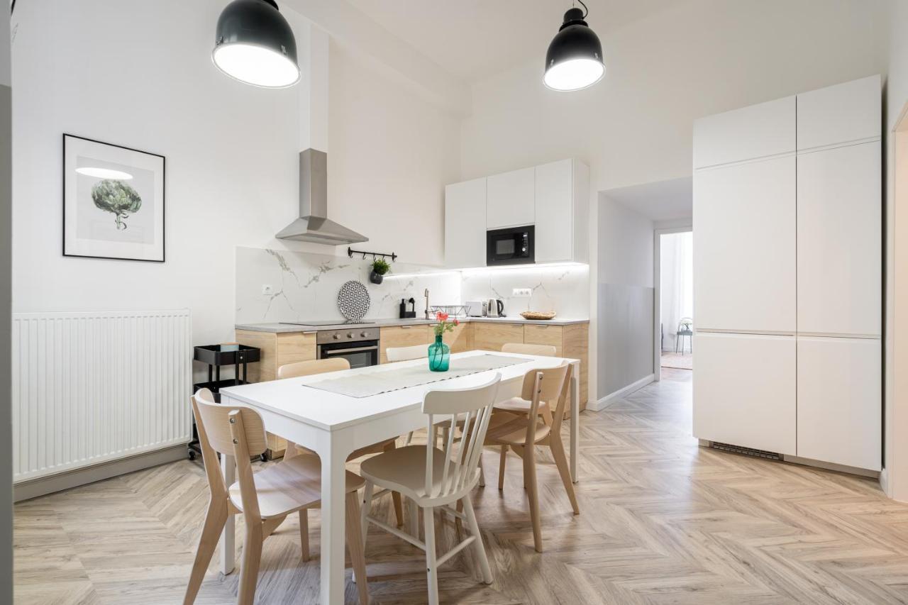 Atmos Glare Apartment